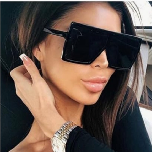 Square oversized Sunglasses black on black frames/ lenses, comes with case - Picture 1 of 5